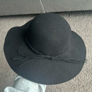 Black flat brim hat with rope detail